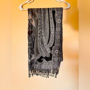 Beautifully woven patterned scarf.